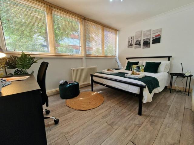 2 Bedrooms Flat In Great Location! London Kültér fotó