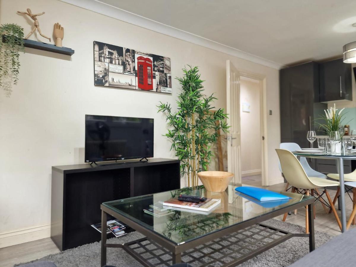 2 Bedrooms Flat In Great Location! London Kültér fotó